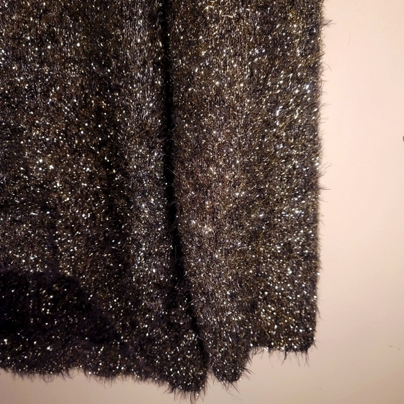 Black and Gold Sweater - Picture 3 of 4